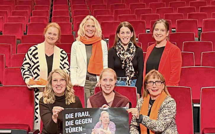 Lippstadt setzt ein Zeichen gegen Gewalt: Am Dienstag war im Rahmen der „Orange the World“-Aktion bereits das Theaterstück „Die Frau, die gegen Türen rannte“ zu sehen.