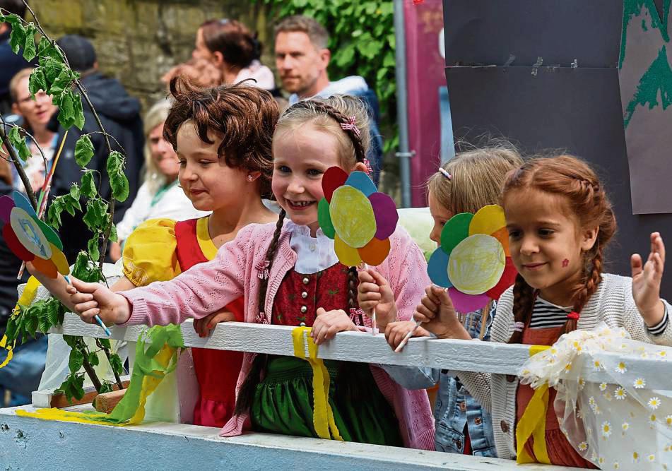 Die Kinder des Kindergartens St. Barbara Langeneicke verkörperten Heidi. Fotos: Laame