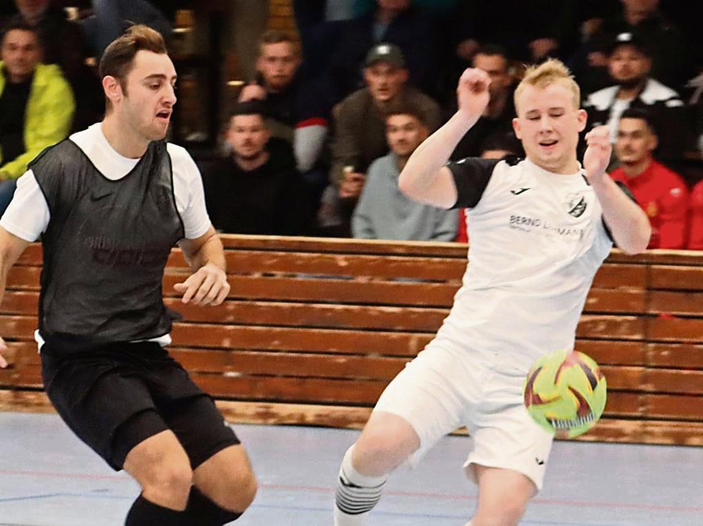 Der TSV Rüthen (rechts mit Nick Drummer) verpasste die Endrunden-Teilnahme, landete auf dem undankbaren vierten Platz. Fotos: Feichtinger