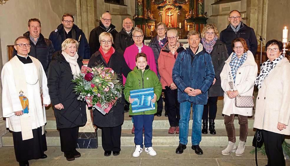 Jede Menge Menschen, die sie begleitet hatten, verabschiedeten Christa Mertens. Foto: Kloer