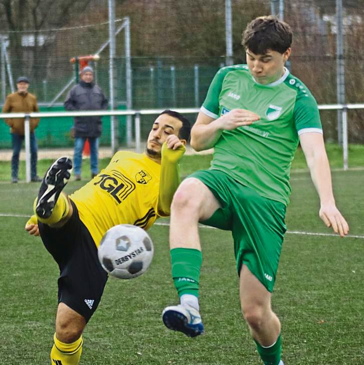 Der Einsatz stimmte: Mit einem unterm Strich verdienten 3:0-Erfolg gegen Westfalia Vorhelm verabschiedeten sich die Liesborner (in Gelb) in die Winterpause. Foto: Thomas Wiegand