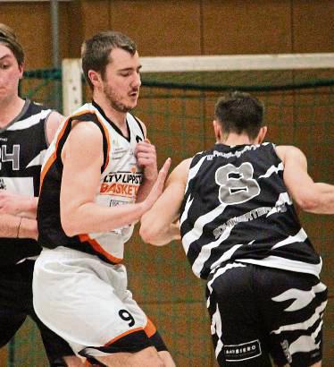 Nur noch geringe Titelchancen: Daniel Urbanek (l.) und der LTV Lippstadt müssen siegen, siegen, siegen – und auf einen Patzer des Tabellenführers hoffen. Foto: Heinke