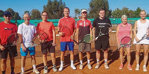 Vereinsmeister und Finalteilnehmer der Tennis-Abteilungen des VfL Hörste/Garfeln und SV Germania Esbeck auf einem Bild (v.l.): Thorsten Schulte, Dirk Trombern, Oliver Winkelnkemper, Elmar Albersmeier, Thorsten Bunsmann, Nick Weber, Maritta Grüne und Lana Schleicher.