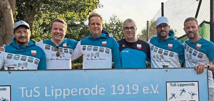 Bezirksliga-Rückkehr perfekt (v.l.): Roland Droßmann, Tobias Lodenkemper, Sebastian Schulte, Michael Schlepphorst, Jan Chrzanowski und Tibor Redieker von den Tennisherren 40 des TuS Lipperode. Es fehlen Marc Kißner, Daniel Horstschäfer, Patrick Weber und Frank Loeser.