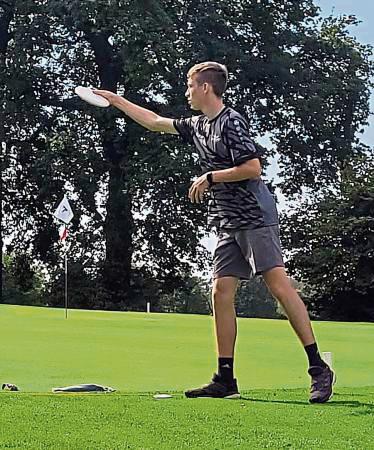 Luca Kienel aus Lippstadt wurde in Hannover Deutscher Junioren-Vizemeister im Discgolf.