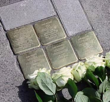 Fünf Steine für Familie Kronenberg liegen bereits, zwei folgen noch. Foto: Meschede