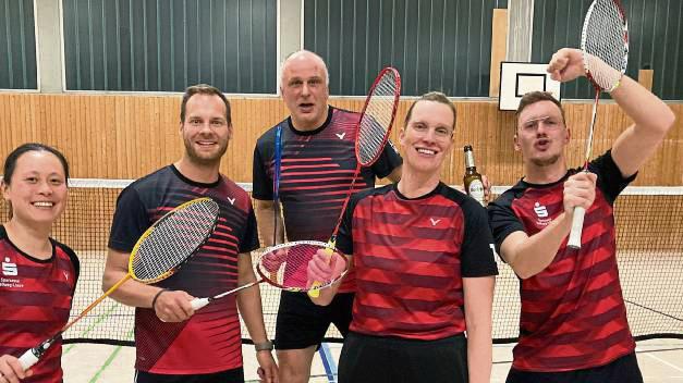 Die 4. Mannschaft vom 1. BV Teutonia Lippstadt ist KreisligaMeister (v.l.): Jing Jia, Karsten Sprenger, Rainer Heilig, Andrea Winkelnkemper und Daniel Hermann; auf dem Bild fehlen Malte Wingen, Leon Schriewer und Peter Jäger.