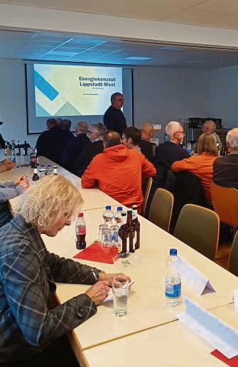 Bauingenieur Andreas Peters stellte auf der Versammlung ein Energiekonzept für Eickelborn vor.