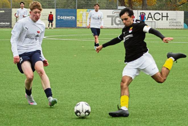 Viel vorgenommen haben sich die A-Junioren des TuS Lipperode (in Weiß), die im Heimspiel gegen den Delbrücker SC auf einen Topgegner treffen. Foto: Hans Dannhausen