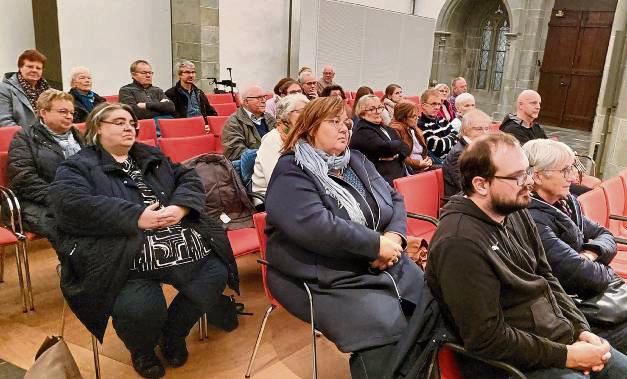 Bei der Gemeindeversammlung in der Jakobikirche ging es um die Zukunft der entwidmeten Gebäude. Foto: Löseke
