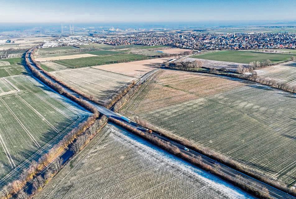 Die Umgehungsstraße soll vor allem den Berufs- und den Autobahnverkehr um die Haargemeinde herumführen. Ab dem Frühjahr ist dort nach der Sanierung wieder freie Fahrt angesagt. Foto: Eickhoff