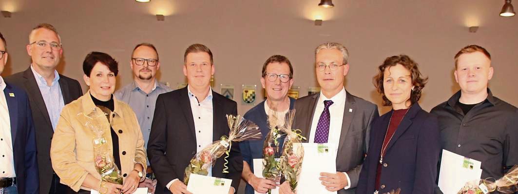 Urkunden erhielten die Anröchter Ortsvorsteher bei der Ratssitzung. Fotos: Dagmar Meschede