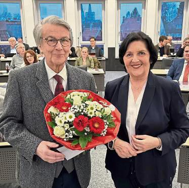 Landrätin Eva Irrgang verabschiedete Wilhelm Börskens (CDU) aus dem Soester Kreistag. Foto: Kalle (Kreis Soest)