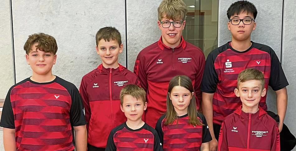 Vertraten die Farben des 1. BV Teutonia Lippstadt bei einer Badminton-D-Rangliste in Paderborn: Noah Matis, Nicolina Kuchenbäcker, Nikolaus Kuchenbäcker, Keano Lod, Leonard Erhard, Erik Winkelnkemper und Tommy Wu.