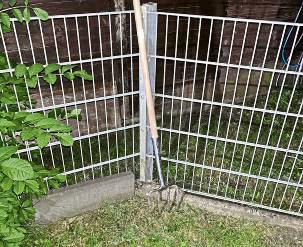 Diese Mistgabel fungierte als Abwehrwaffe. Foto: Polizei