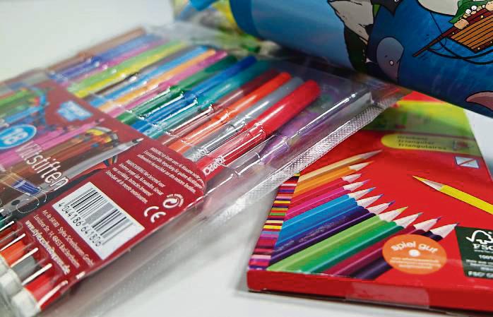 Seit zwei Jahren bietet die Evangelische Kirchengemeinde Lippstadt Familien Unterstützung bei der Ausstattung ihrer Kinder mit Schulmaterialien an. Foto: Mund