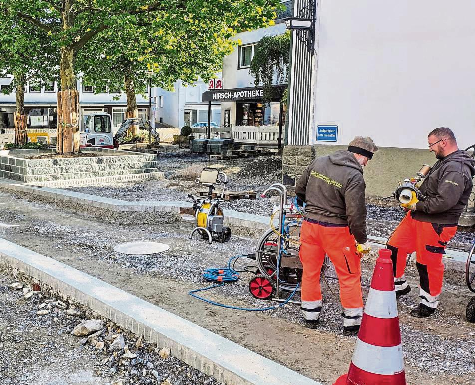 Die Bauarbeiten auf der Hochstraße haben im Rahmen der Innstadtsanierung Priorität, damit die anliegenden Geschäfte (mit dem Auto) schnell wieder erreichbar sind. Foto: Thomas