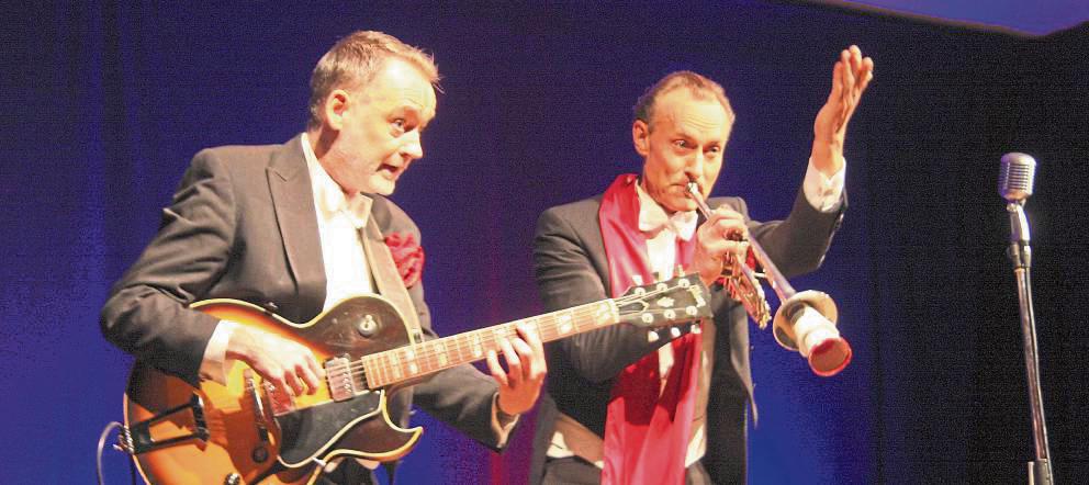 Bidla Buh beherrschen ihre Instrumente, von denen sie zahlreiche dabei haben. Foto: Helga Wissing