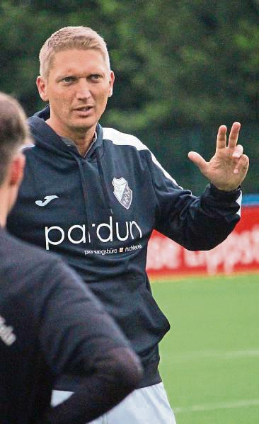 Nach nur zwei Punkten aus vier Spielen zog Absteiger TSV Rüthen die Reißleine und trennte sich von Trainer Philipp Helle. Foto: Heinke