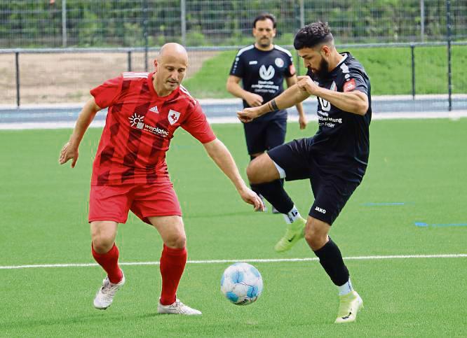Das Team vom SC Internazionale (in Schwarz) will nun auch den letzten Schritt Richtung Aufstieg gehen. Foto: Feichtinger