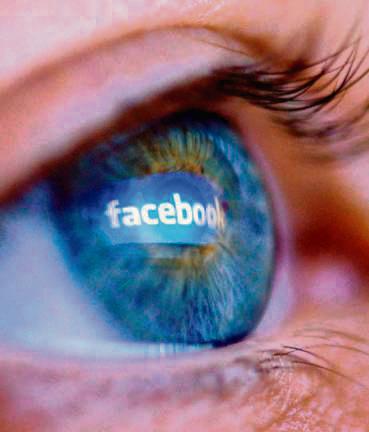 Auf Facebook entspann sich eine lebhafte Debatte über Demokratie. Foto: dpa