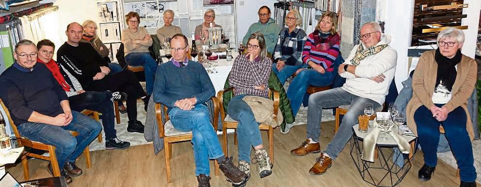 In gemütlicher Atmosphäre wurde an ganz unterschiedlichen Orten vorgelesen – hier bei der Raumausstattung Becker. Fotos: Marcus Kloer