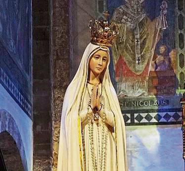 Die Madonna wurde vom Papst als „Pilgerstatue für das deutsche Volk“ geweiht.
