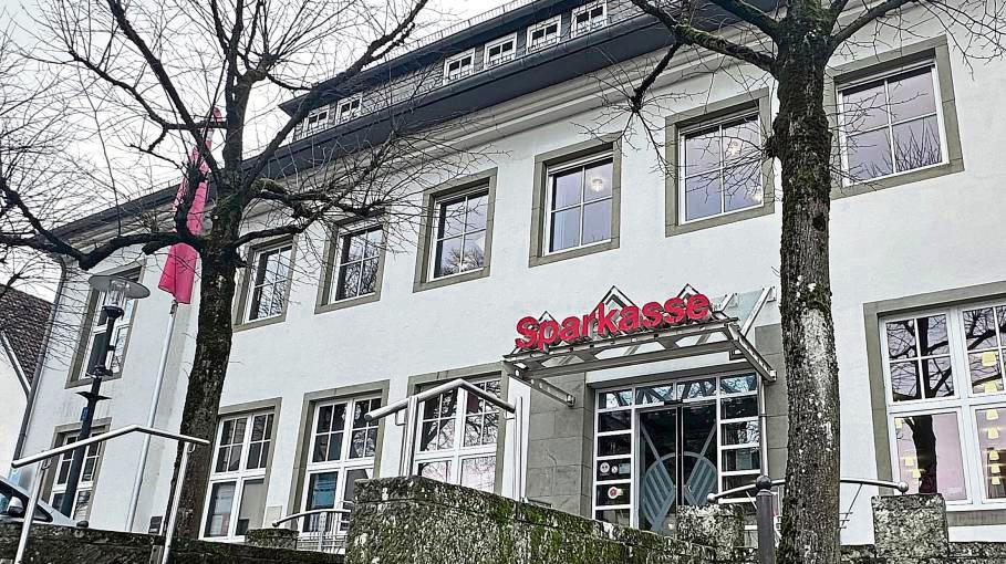 Der Standort der Sparkasse in Rüthen wird ab dem 4. März umgebaut. Foto: Bsdurek