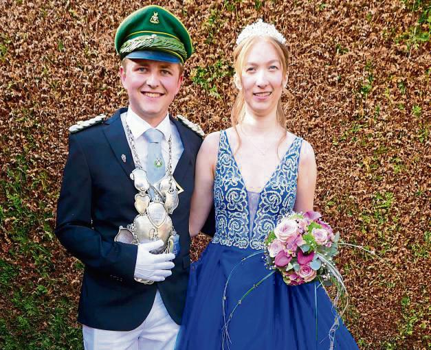 Moritz Schwietzer und Franziska Claus regieren für ein Jahr die Mellrich-Waltringhauser Schützen. Foto: Priesnitz
