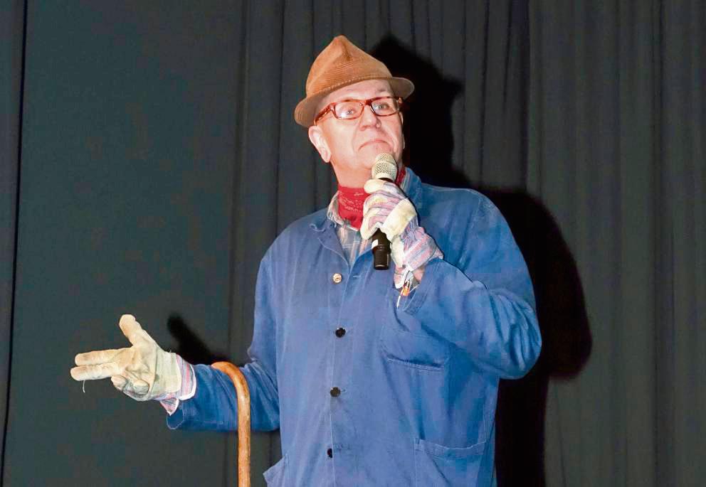 Vollbesetzt war die Stadthalle, als die Besucher auf dem Bunten Nachmittag der Stadt im Bühnenprogramm beispielsweise Bauer Heinrich und die Tanzmäuse erlebten. Fotos: Marcus Kloer