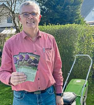 Nachtfahrverbot für Mähroboter: Oliver Bertelt setzt auf Aufklärung – mit entworfenem Flyer. Foto: Cegelski