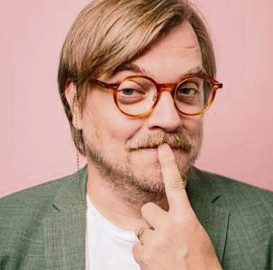Nilz Bokelberg kommt am 11. April 2025 ins Stadttheater.