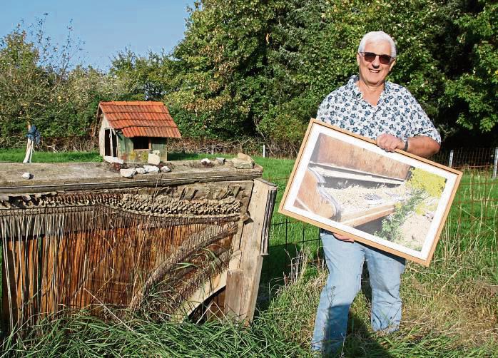 Mittlerweile ist kaum noch zu erkennen, dass es sich um ein Klavier gehandelt hat. Der Faszination von Ingolf Pflugmacher tut das allerdings keinen Abbruch. Er will den Verfall bis zum bitteren Ende dokumentieren. Foto: Raestrup