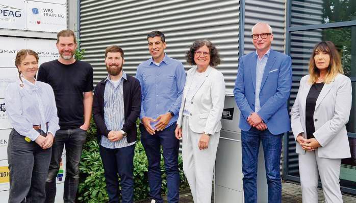 Wollen Fachkräfte in der Region halten und vermitteln: Delia Dehmel (r.) und Markus Kneidl (2.v.r.; beide Peag) sowie die Wirtschaftsförderer (v.l.) Anna Röttger, Kurt Weigelt, Matthias Gimbel, Nuno Gomes und Josie Olk.