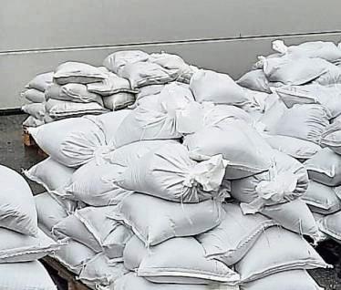 Sand und Sandsäcke wurden in Esbeck zur Verfügung gestellt: Unbekannte stahlen dort 3000 leere Sandsäcke.