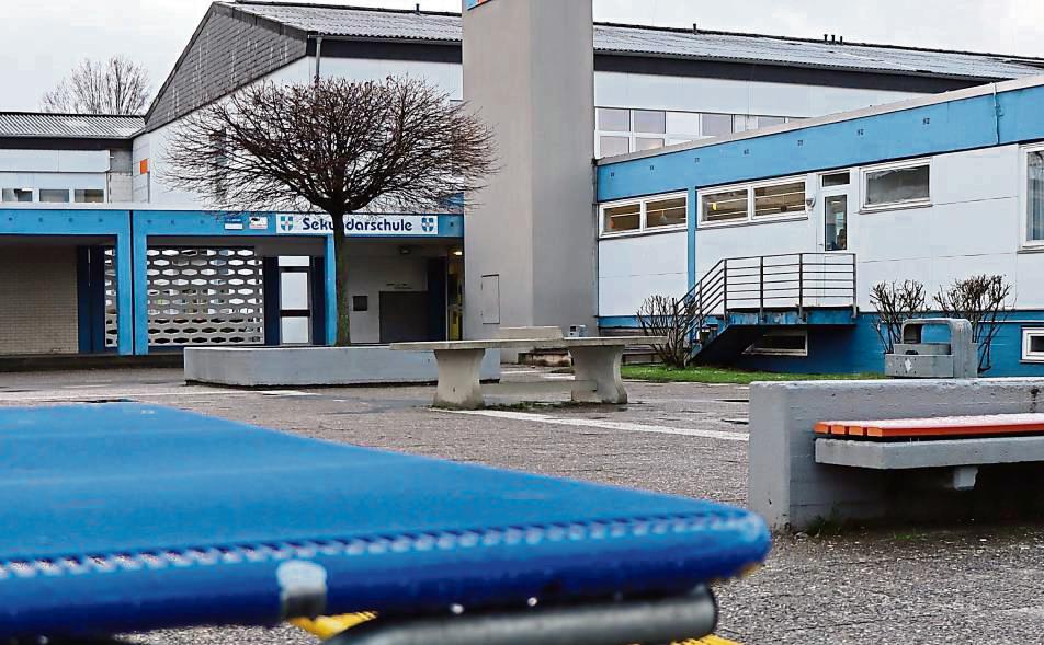 Schön sind die meisten Gebäude der Sekundarschule nicht, sind sie doch arg in die Jahre gekommen. Aber in nur drei Jahren soll sie komplett neu gebaut worden sein. Archivfoto: Dietz