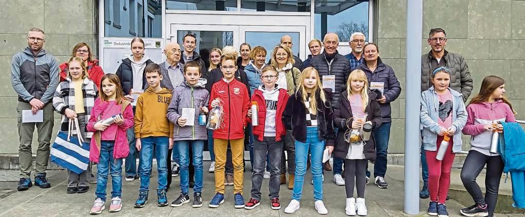 Die Auszeichnung der erfolgreichen Teilnehmer der Sportabzeichenaktion in Anröchte stand jetzt auf dem Programm. Insgesamt wurden 405 Abzeichen vergeben.
