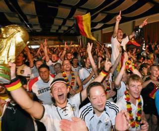 Solche Bilder gab es in Lippstadt lange nicht mehr – und in dieser Größenordnung auch bei der diesjährigen EM t wohl eher nicht. Kleinere Events zum Rudelgucken gibt es aber. Archivfoto: Salmen