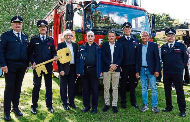 Die Kameraden präsentierten ihr neues Fahrzeug. Fotos: Laame
