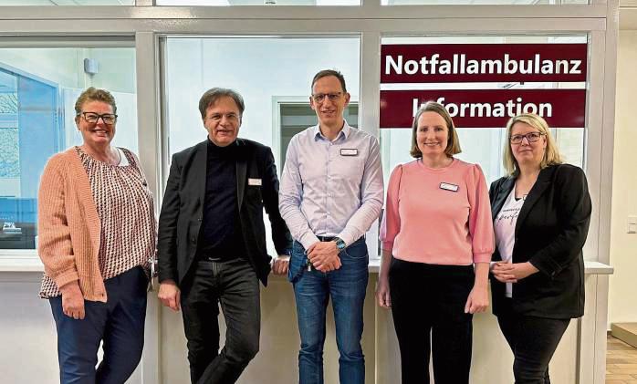 Das Team der Notfallambulanz der LWL-Klinik Lippstadt: (v.l.) Pflegerische Leitung Angelika Nachtegaal, Ärztlicher Direktor Prof. Dr. Ronald Bottlender, Oberarzt Dominik Minkus, Medizinische Fachangestellte Martina Rademacher und Christina von Strohe.