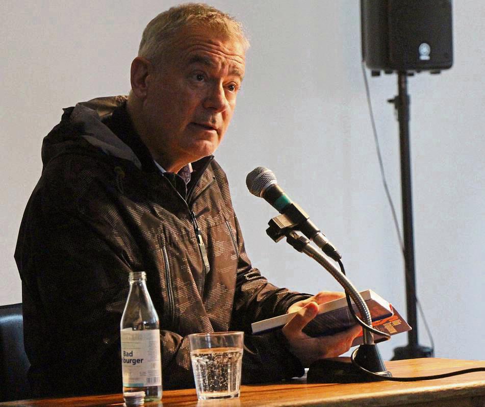 Ilija Trojanow las im Kulturraum Synagoge aus seinem „Buch der Macht“. Foto: Löseke