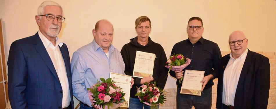 Ehrenamtsbeauftragter Günter Schmidt (l.) und Kreisvorsitzender Jürgen Niggemeyer (r.) zeichneten in Bad Sassendorf die Preisträger Mike Bornholt, Michael Wördehoff und Sven Hauptstein (v.l.) aus. Foto: Wilms