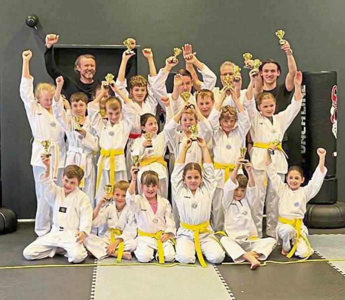 Jede Menge Spaß hatten die 17 Nachwuchssportler, die beim Taekwondo-Turnier in Bad Westernkotten auf die Matte gingen. Und zur Belohnung gab es noch einen Pokal.