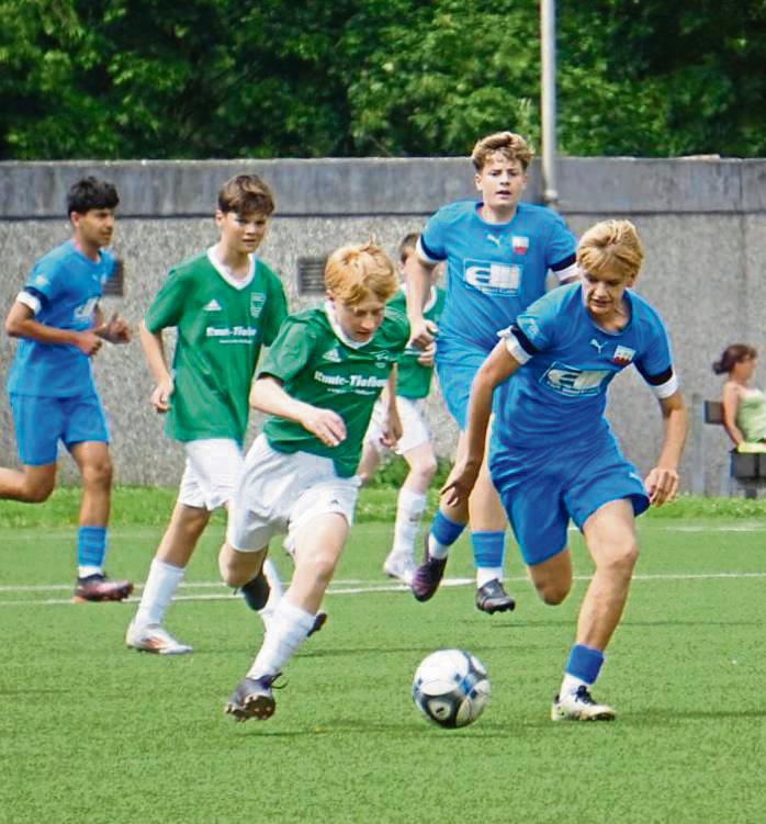 Nach dem 3:1-Erfolg in Horn-Bad Meinberg wollen die C-Junioren des TuS Lipperode (blaue Trikots) nun auch den letzten Schritt Richtung Bezirksliga gehen.
