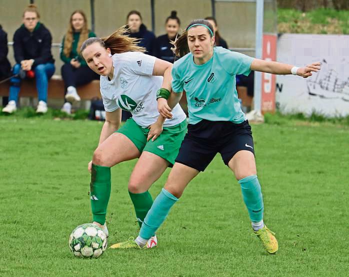 Die Landesliga-Frauen von Germania Stirpe (in Türkis) gehen entspannt ins Duell mit Nethegau. Foto: Feichtinger