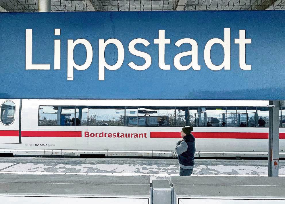 Seltener Anblick: ICE- oder IC-Züge halten nicht oft im Lippstädter Bahnhof. Mit dem Fahrplanwechsel am 14. Dezember wird das Fernverkehrs-Angebot noch weiter ausgedünnt. Foto: Friedrich