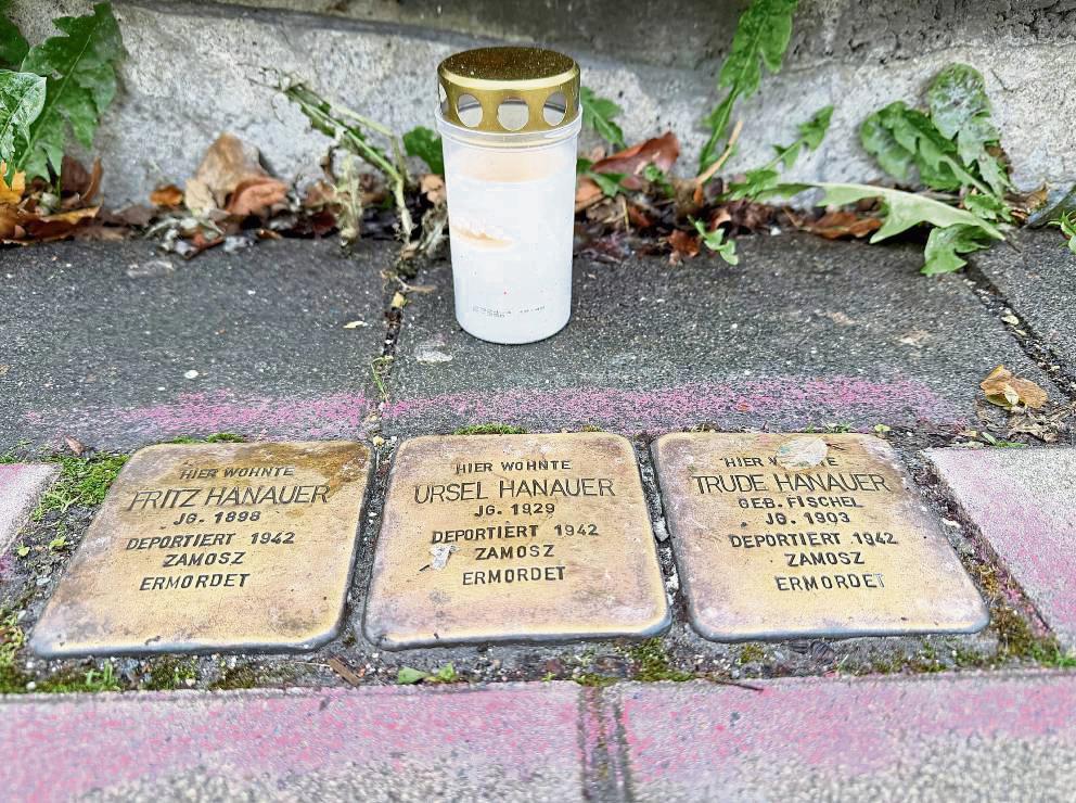 In der Erwitter Kernstadt – hier am Hellweg – wurden bereits vor Jahren Stolpersteine verlegt. Der Ortsteil Horn soll bald folgen. Fotos (2): Ulrike Dietz