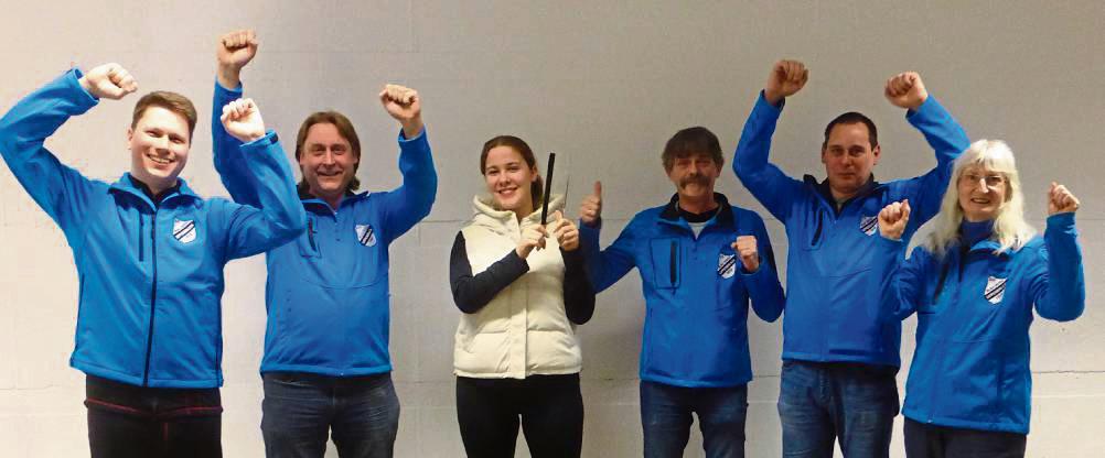Den Bezirksliga-Titel bejubeln für die Lipperbrucher Sportschützen (v.l.): Jürgen Rütters, Thomas Pieper, Elisa Platte, Ulrich Duwentester, Peter Winterton und Dagmar Tochtrop. Es fehlt Alfons Ludwigt.