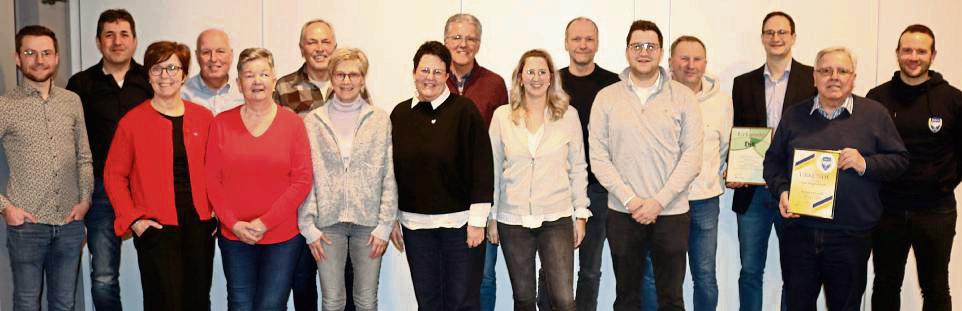 Mit Urkunden und Ehrennadeln wurden die Mitglieder für langjährige Vereinszugehörigkeit zur DJK Mellrich geehrt.