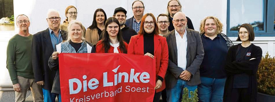 Die Linke im Kreis Soest stellt sich breiter auf (v.l.): Winfried Hagenkötter, Manfred Kutschera, Julika Stephan, Monika Steltemeier, Sarah Stratkötter, Luna Heip, Julien Lieske, Roland Linnhoff, Katharina Büttner, Robert Helle, Michael Bruns, Manfred Weretecki, Ben Rüsing und Alina Naomi Riechmann. Es fehlen Lisa Sollentsch und Andrea Langer.